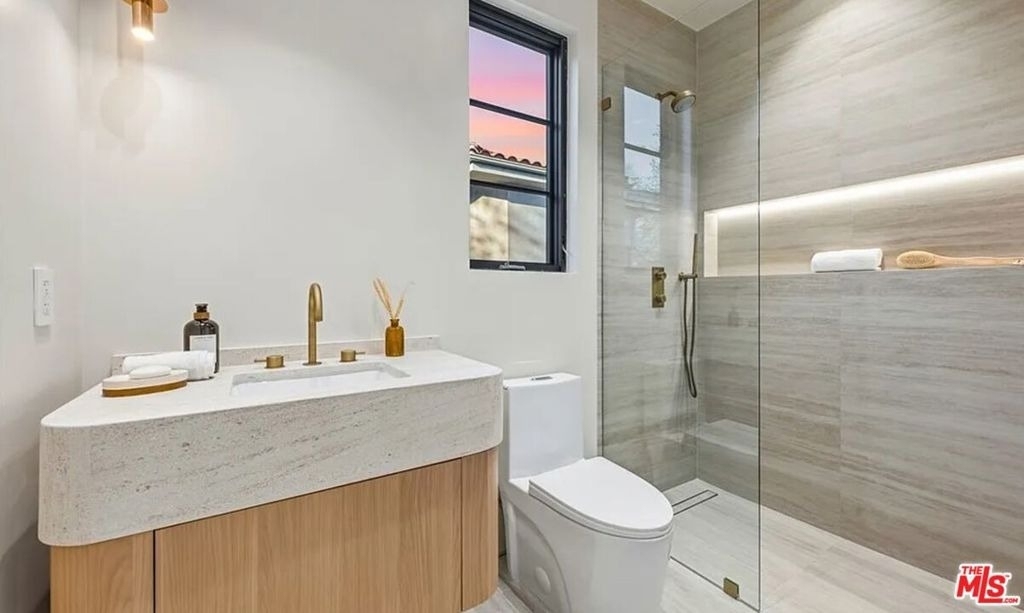 4900 Valjean Avenue - Photo 3