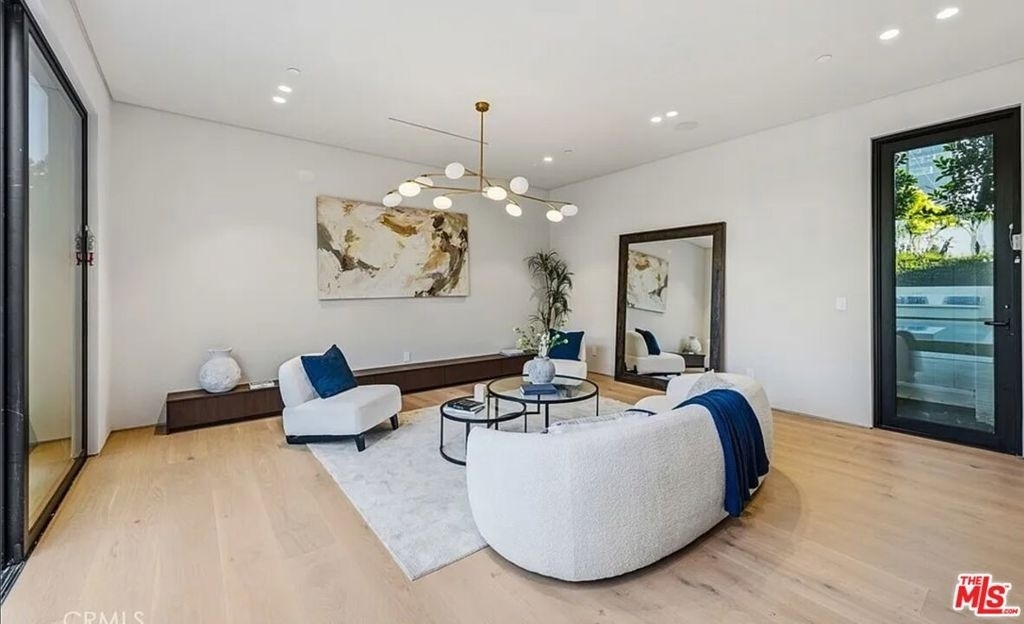 4900 Valjean Avenue - Photo 13