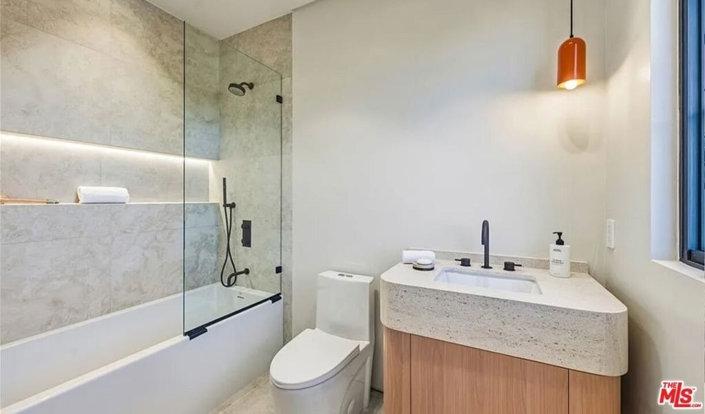 4900 Valjean Avenue - Photo 5
