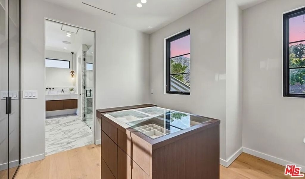 4900 Valjean Avenue - Photo 27