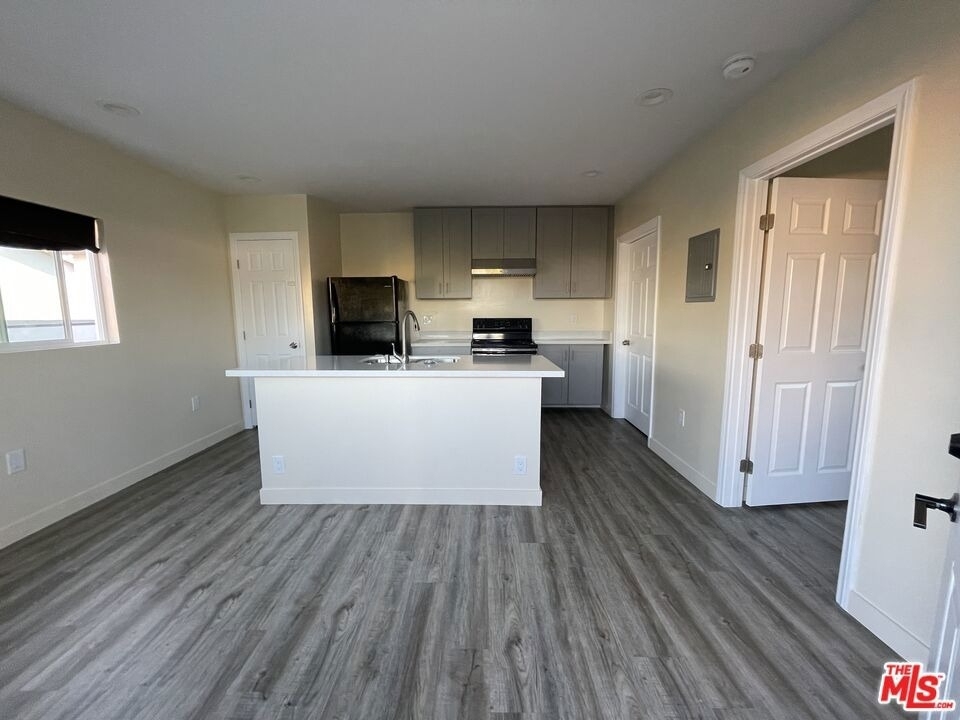 613 W 83rd Street - Photo 0