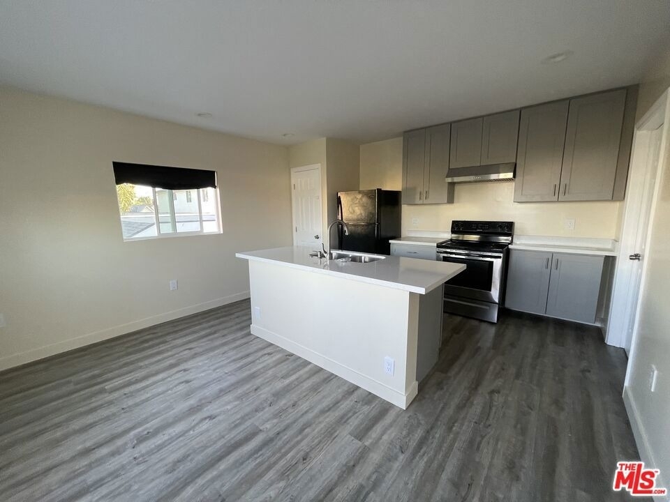 613 W 83rd Street - Photo 8