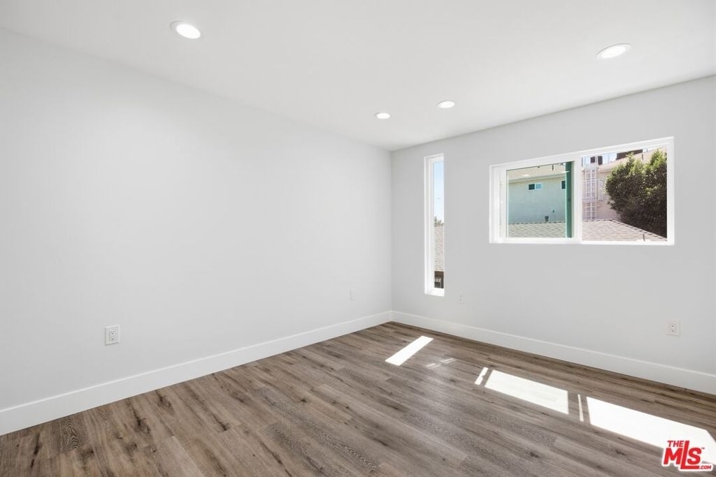 11613 Burbank Boulevard - Photo 11