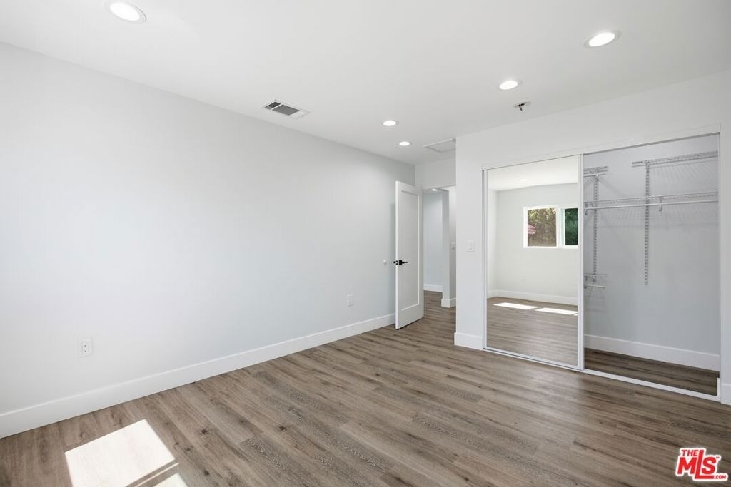 11613 Burbank Boulevard - Photo 12