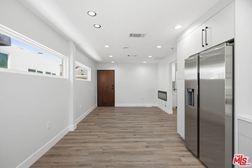 11613 Burbank Boulevard - Photo 9