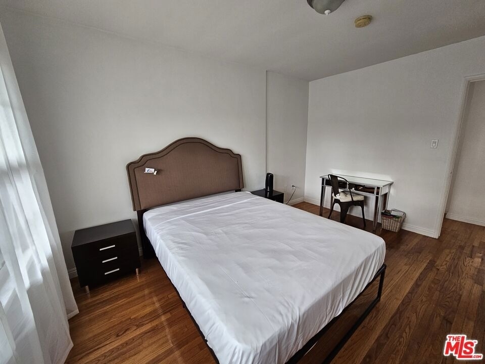 2333 S Garth Avenue - Photo 2