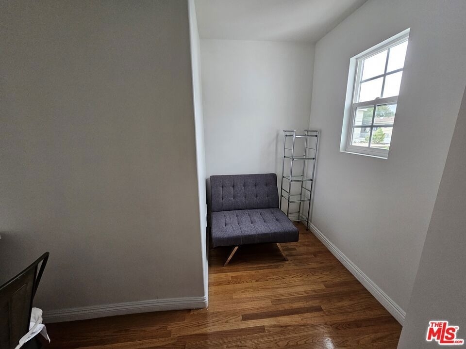 2333 S Garth Avenue - Photo 3
