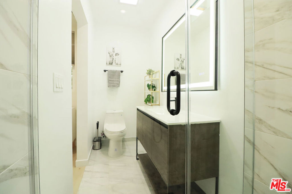 9040 Phyllis Avenue - Photo 12