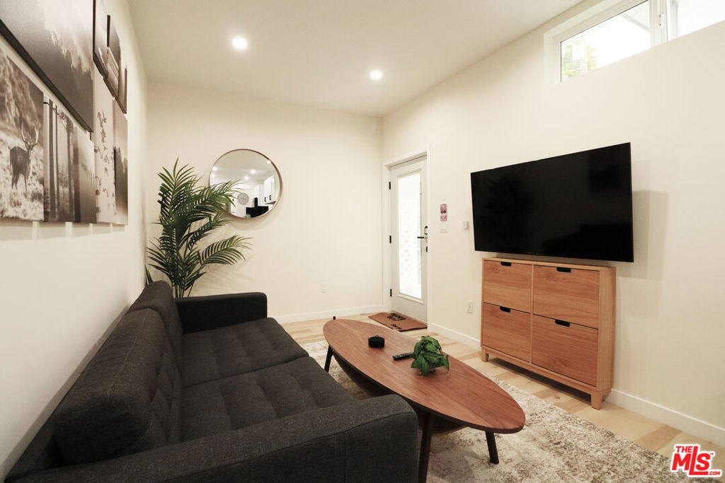 9040 Phyllis Avenue - Photo 3