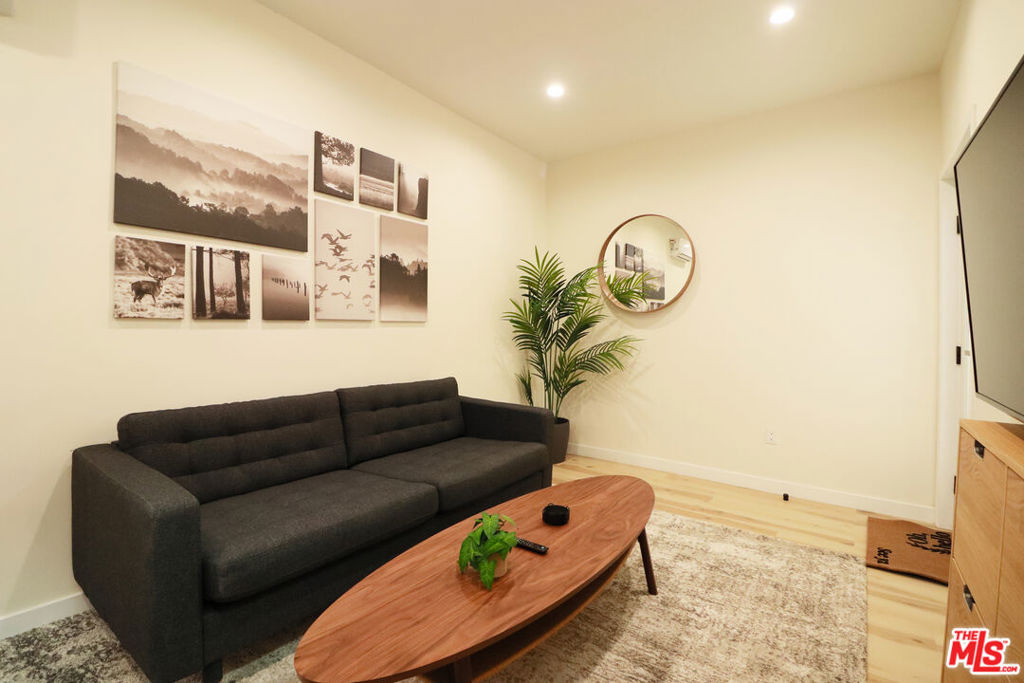 9040 Phyllis Avenue - Photo 13