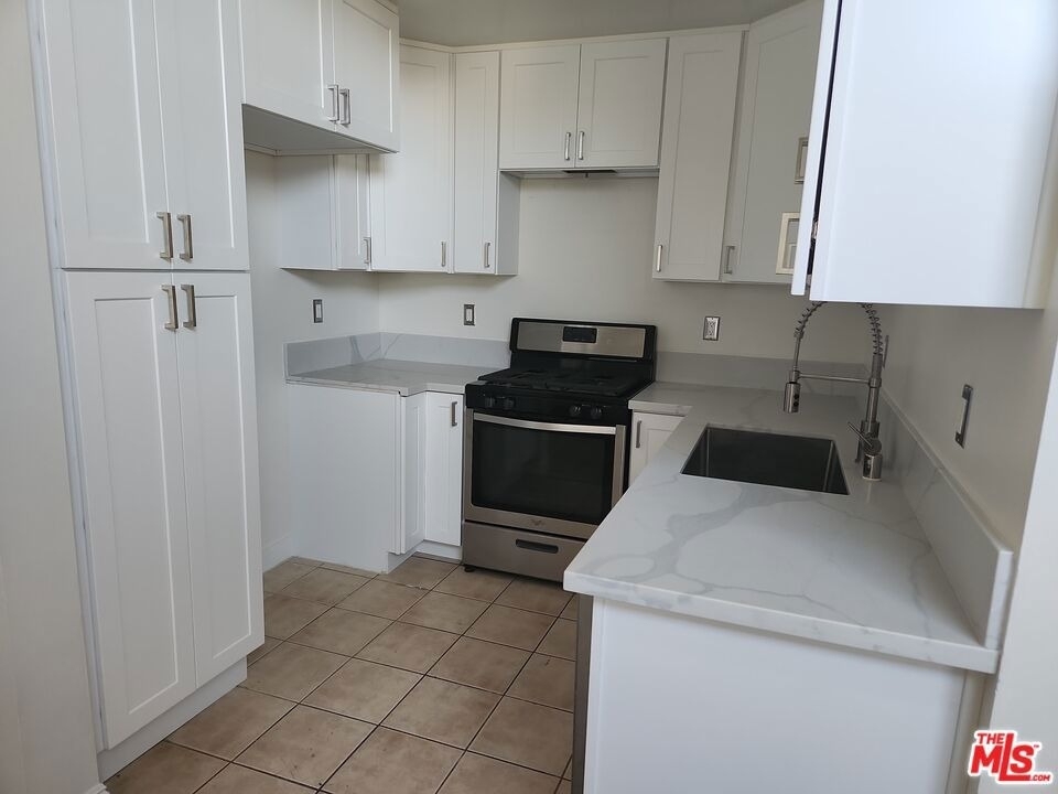 22705 Del Valle Street - Photo 6