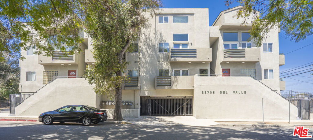 22705 Del Valle Street - Photo 0