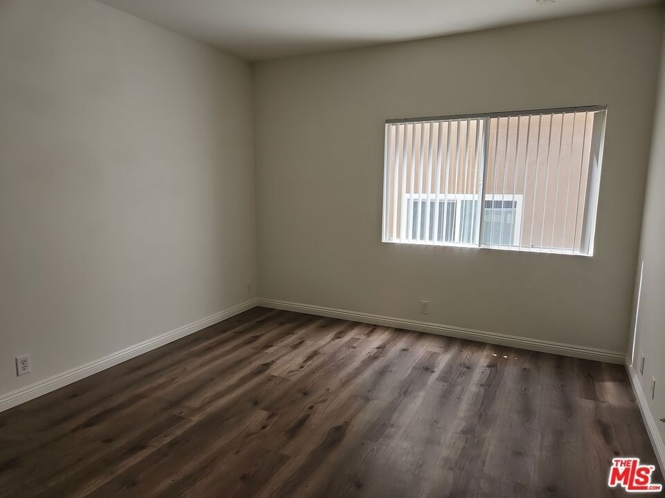 22705 Del Valle Street - Photo 5