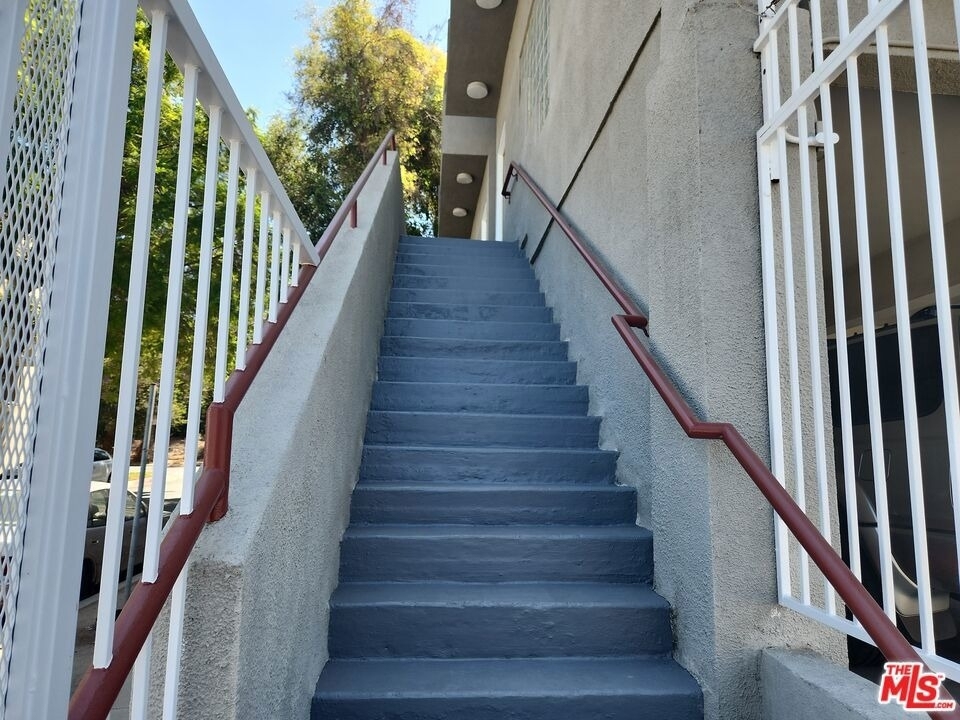 22705 Del Valle Street - Photo 7