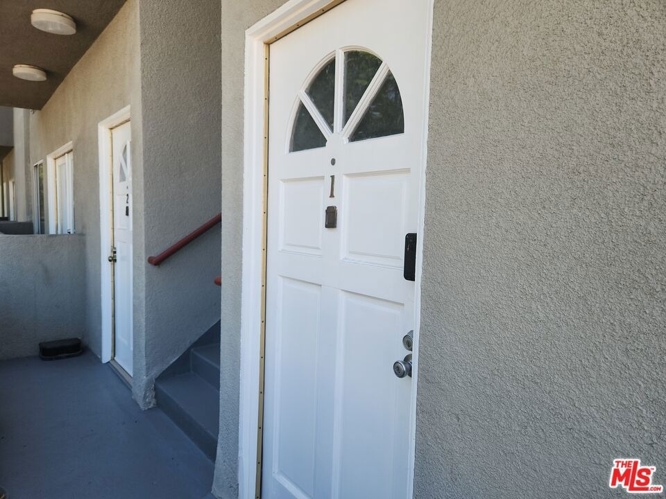 22705 Del Valle Street - Photo 2