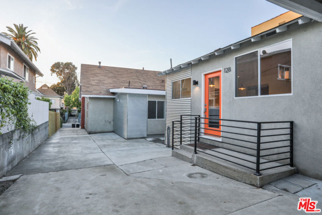 128 N Burlington Avenue - Photo 16