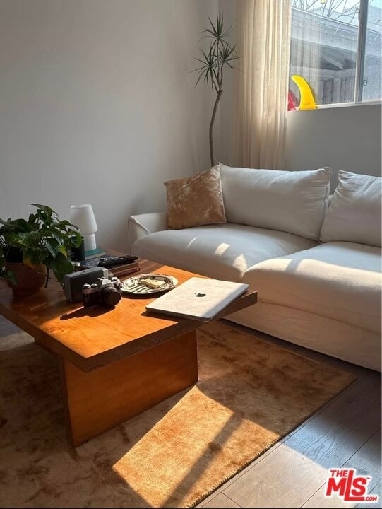 128 N Burlington Avenue - Photo 3