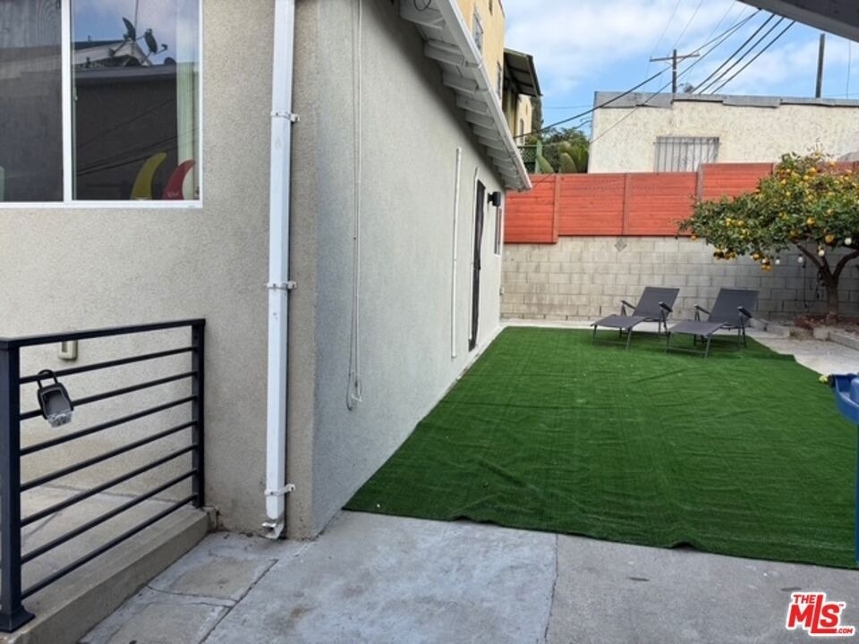 128 N Burlington Avenue - Photo 14