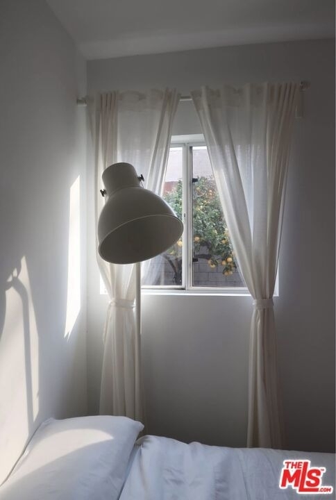 128 N Burlington Avenue - Photo 7