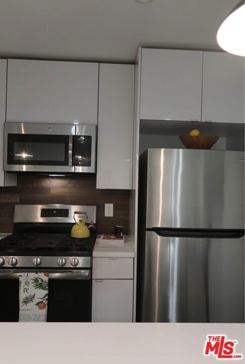 128 N Burlington Avenue - Photo 10