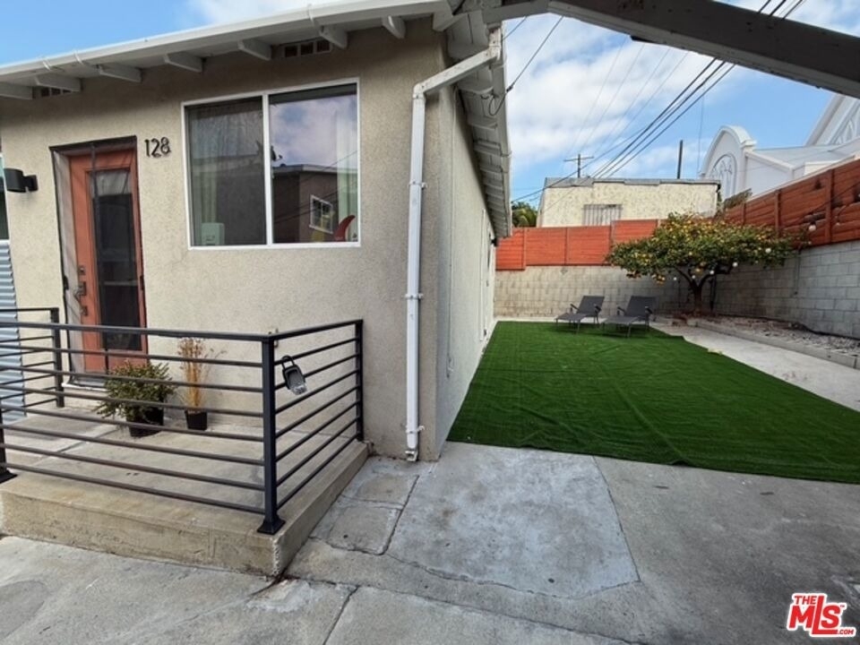 128 N Burlington Avenue - Photo 13