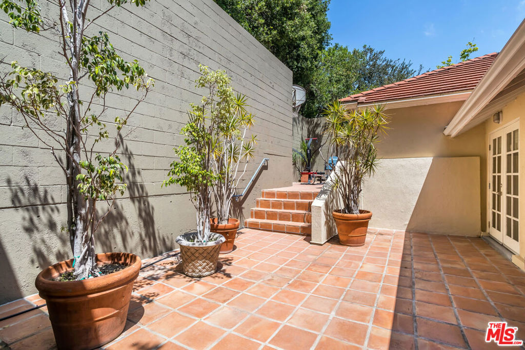 941 N Norman Place - Photo 60