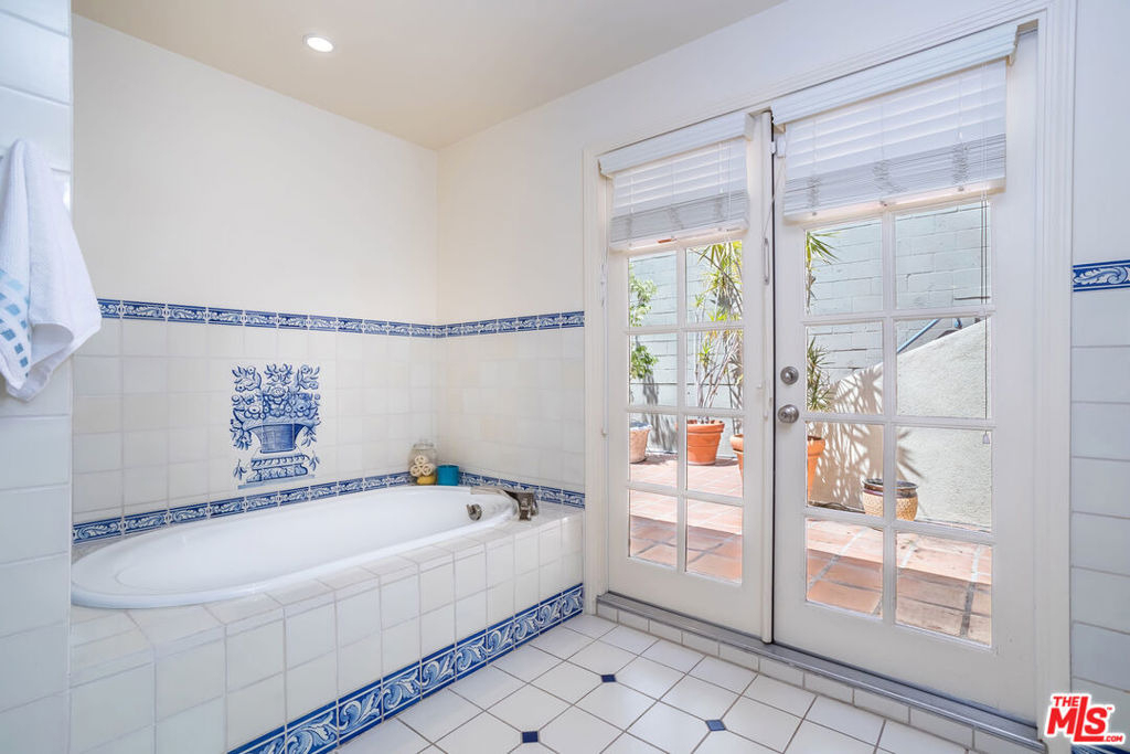941 N Norman Place - Photo 43