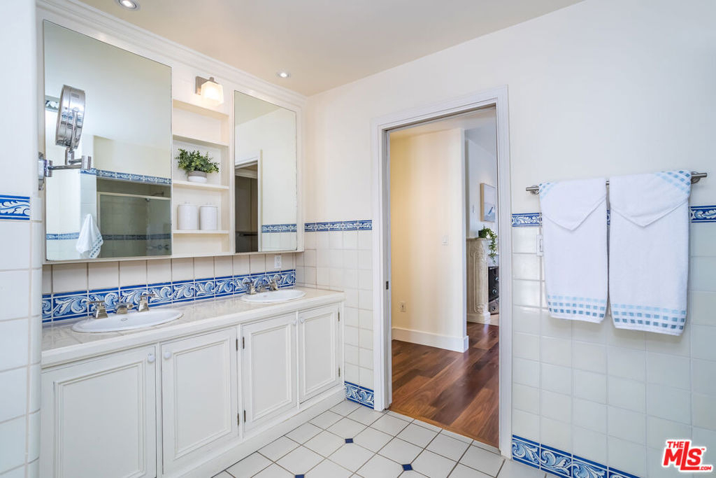 941 N Norman Place - Photo 41