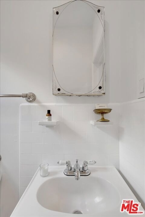 156 N Swall Drive - Photo 10