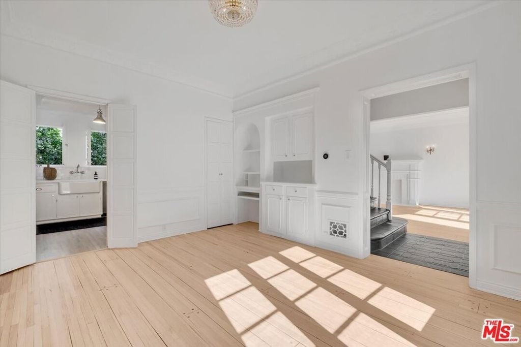 156 N Swall Drive - Photo 5