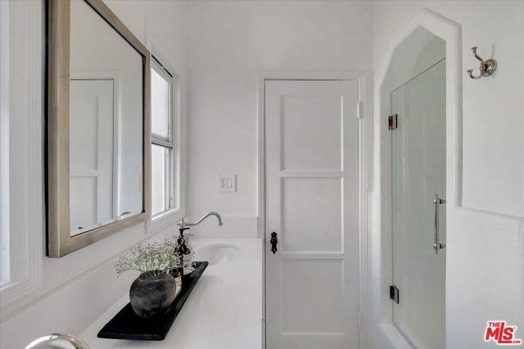 156 N Swall Drive - Photo 19