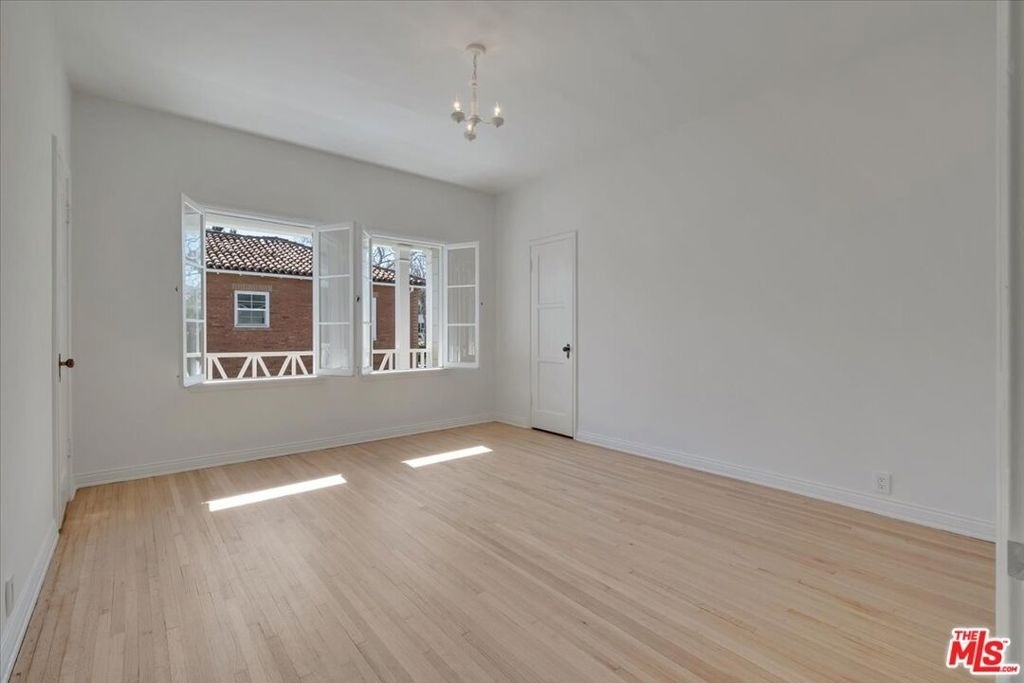156 N Swall Drive - Photo 15