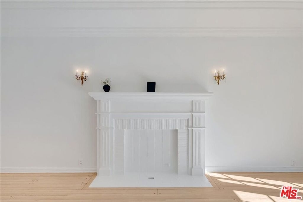 156 N Swall Drive - Photo 2