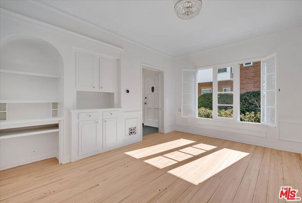 156 N Swall Drive - Photo 4