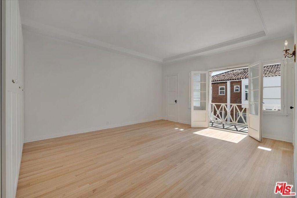 156 N Swall Drive - Photo 11