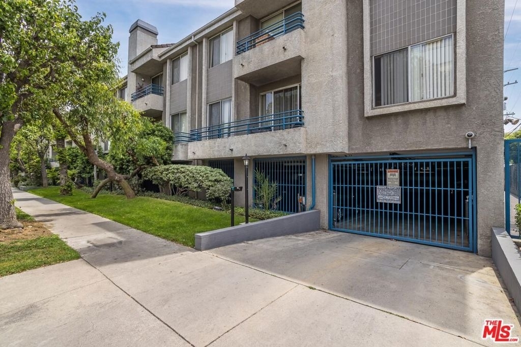 10932 Morrison Street - Photo 24