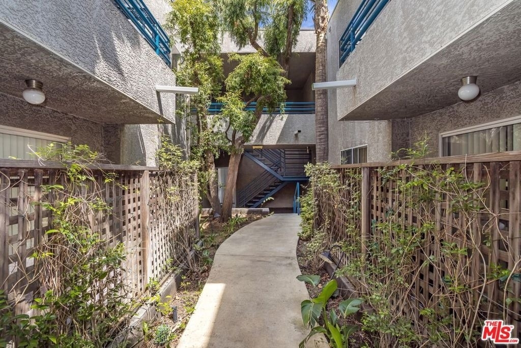 10932 Morrison Street - Photo 20