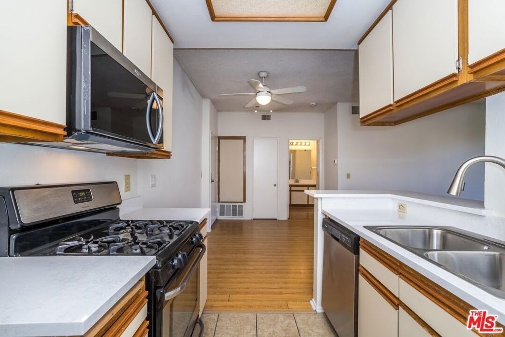 10932 Morrison Street - Photo 9