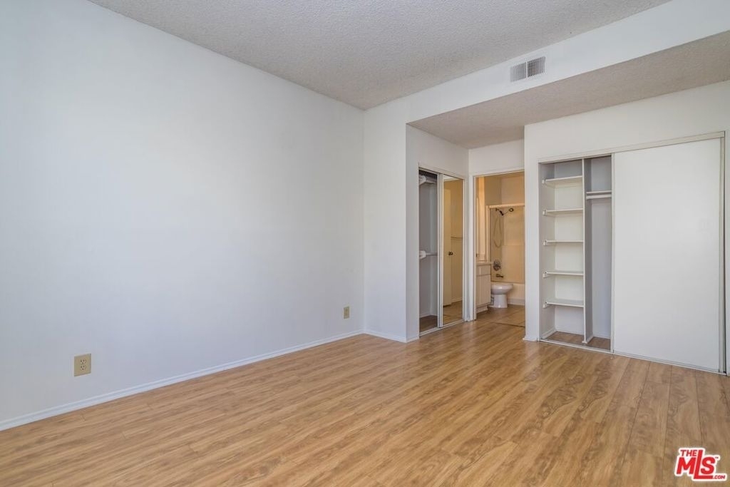 10932 Morrison Street - Photo 17
