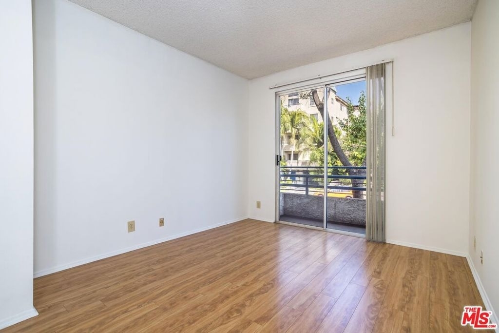 10932 Morrison Street - Photo 10