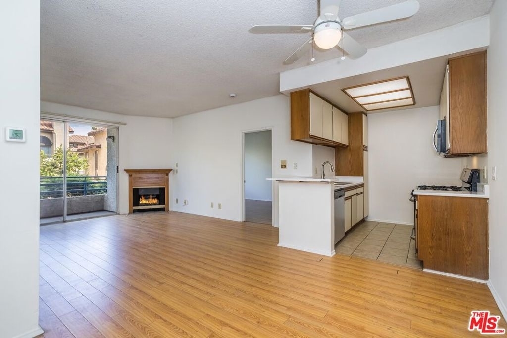10932 Morrison Street - Photo 7