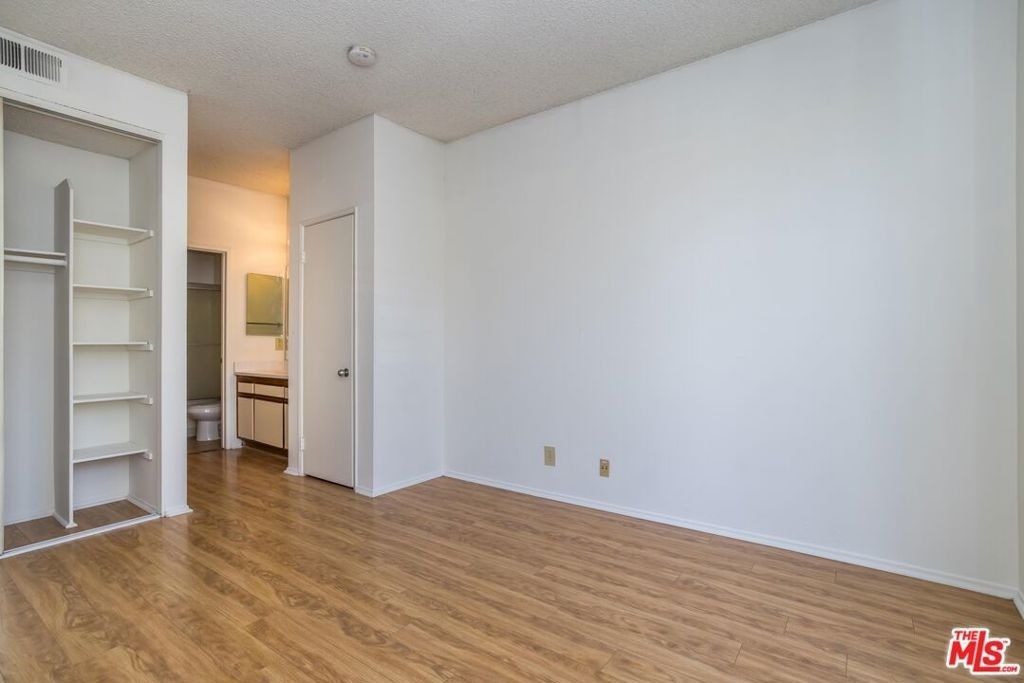 10932 Morrison Street - Photo 13
