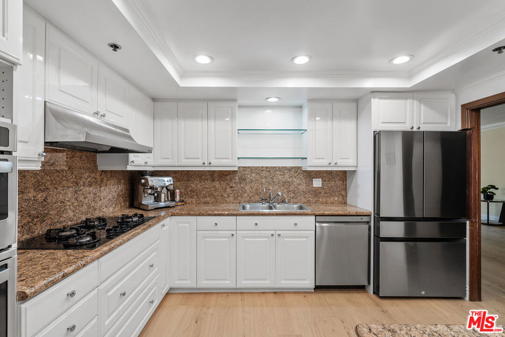 9249 Burton Way - Photo 9