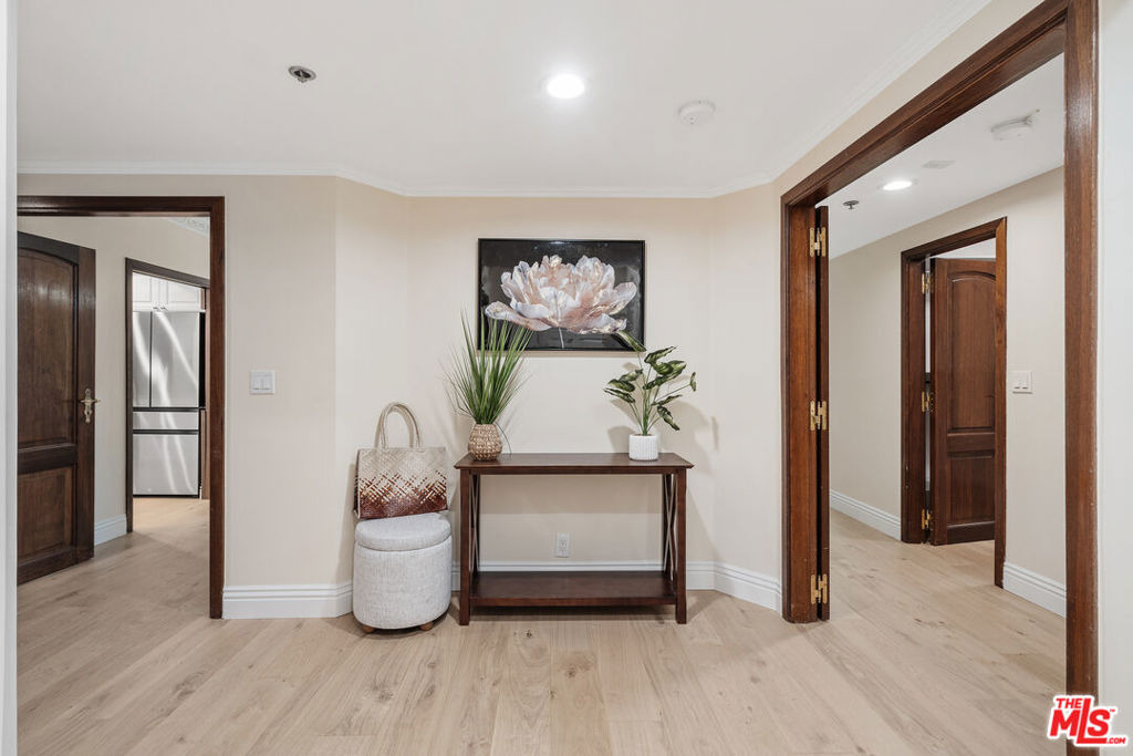 9249 Burton Way - Photo 2