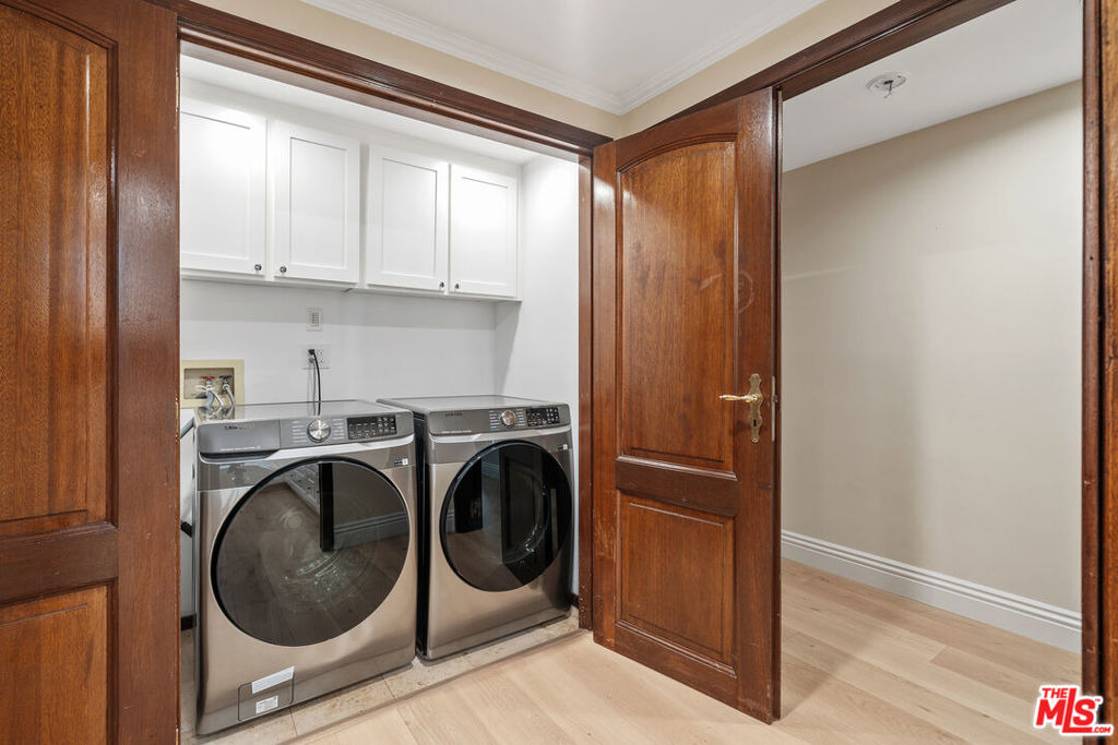 9249 Burton Way - Photo 10