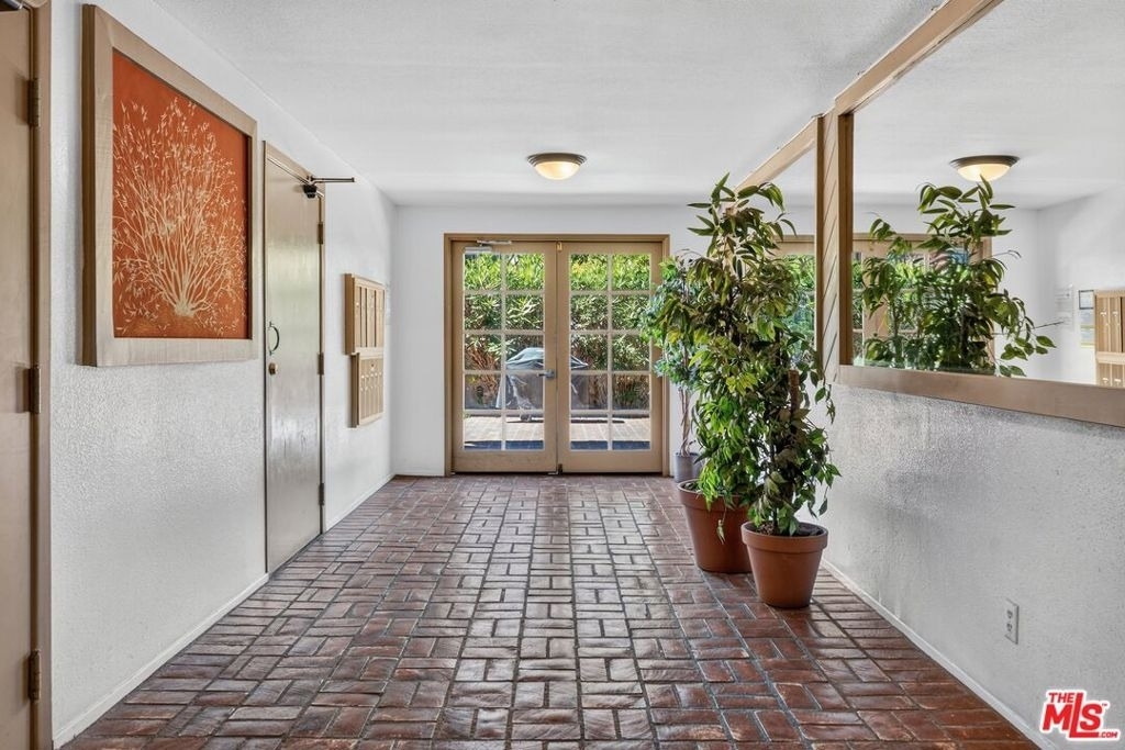 10 19th Avenue - Photo 4