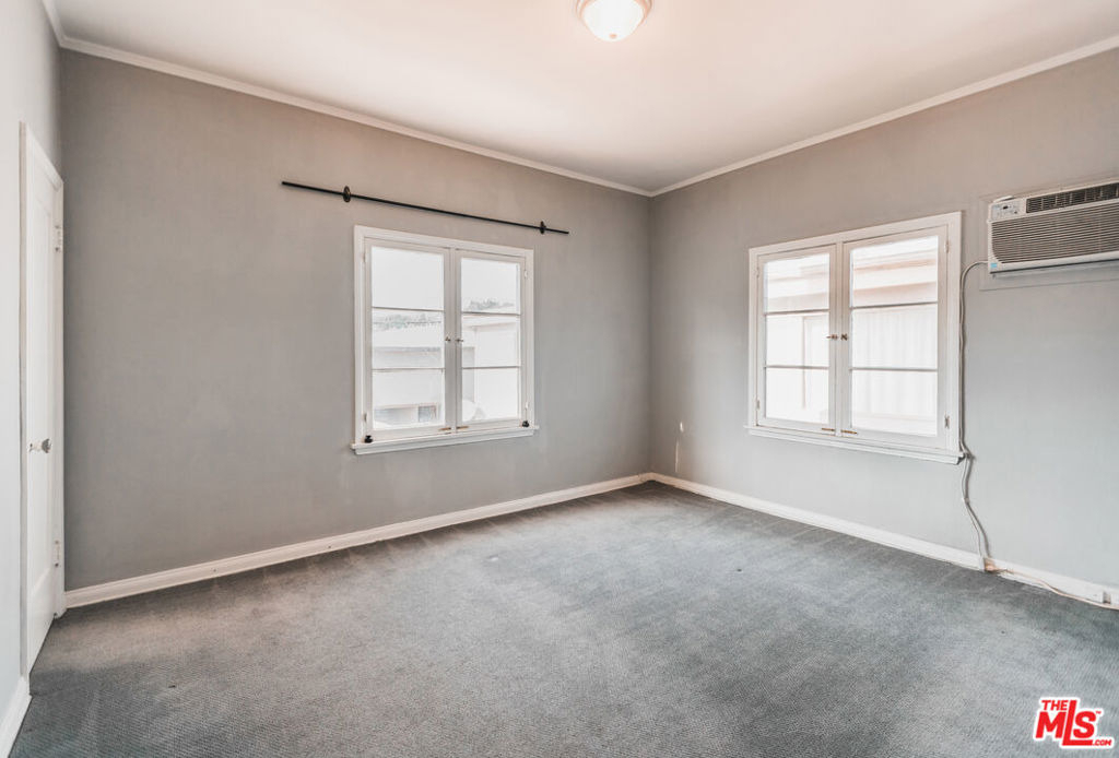 817 Westmount Drive - Photo 14