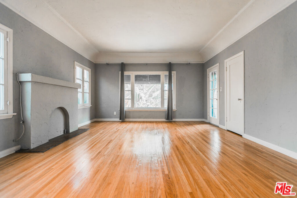 817 Westmount Drive - Photo 3
