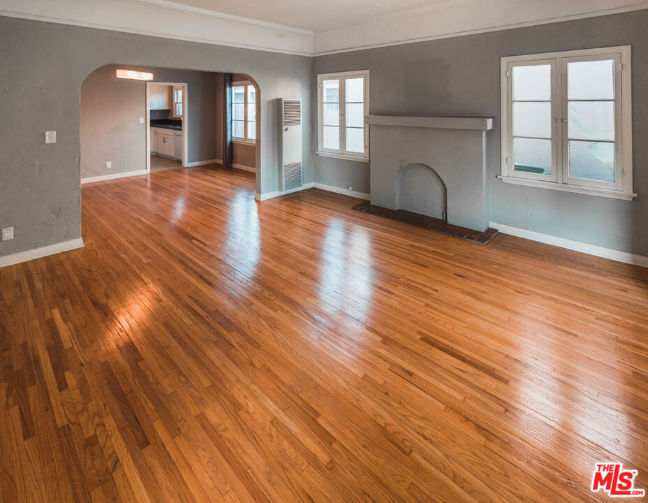 817 Westmount Drive - Photo 4