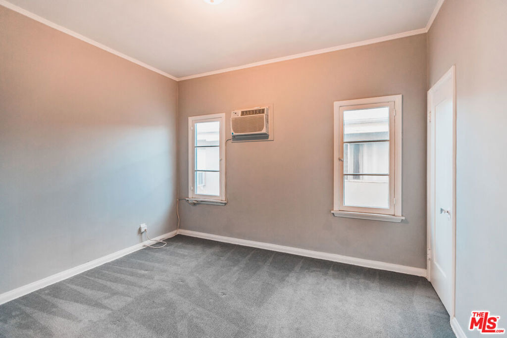 817 Westmount Drive - Photo 10